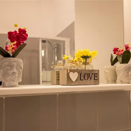 Lejlighed * Le Provencal * Cosy Flat 3 Min Walk From The Sea Nice