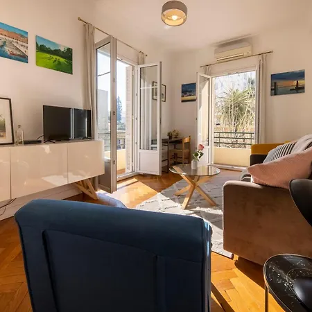 * Le Provencal * Cosy Flat 3 Min Walk From The Sea Apartment *